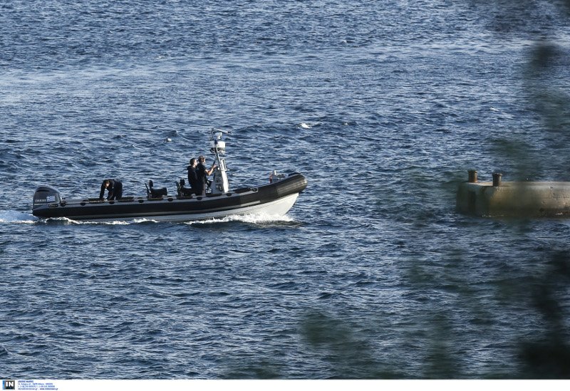 Το «πλωτό» φρούριο για τον Ομπάμα στη Βουλιαγμένη -Φουσκωτά σκάφη, πάνοπλοι άνδρες και βατραχάνθρωποι [εικόνες]  | iefimerida.gr 2