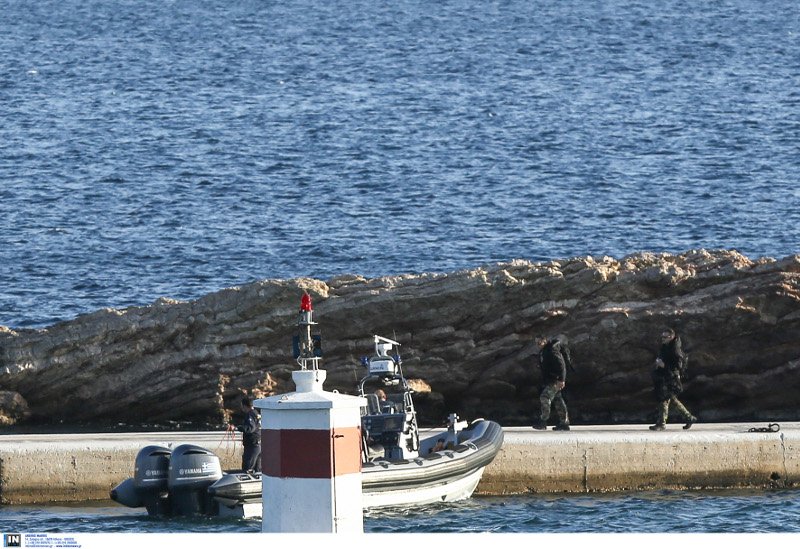 Το «πλωτό» φρούριο για τον Ομπάμα στη Βουλιαγμένη -Φουσκωτά σκάφη, πάνοπλοι άνδρες και βατραχάνθρωποι [εικόνες]  | iefimerida.gr 3