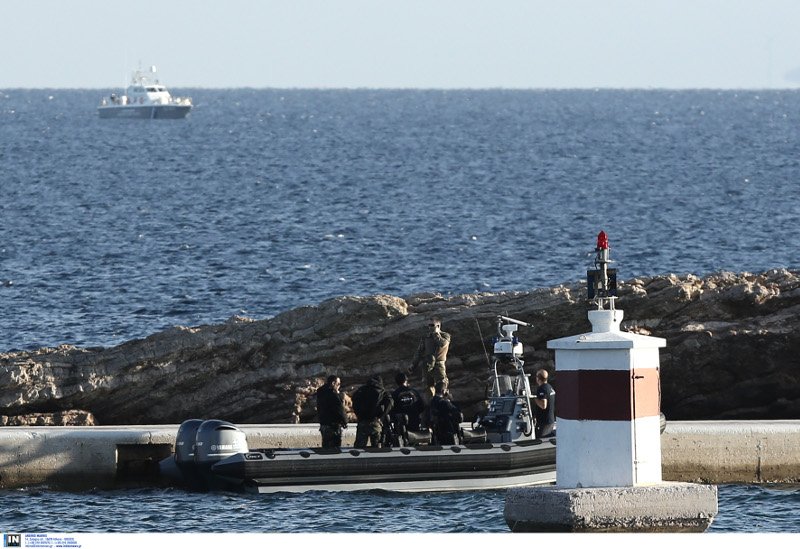 Το «πλωτό» φρούριο για τον Ομπάμα στη Βουλιαγμένη -Φουσκωτά σκάφη, πάνοπλοι άνδρες και βατραχάνθρωποι [εικόνες]  | iefimerida.gr 4