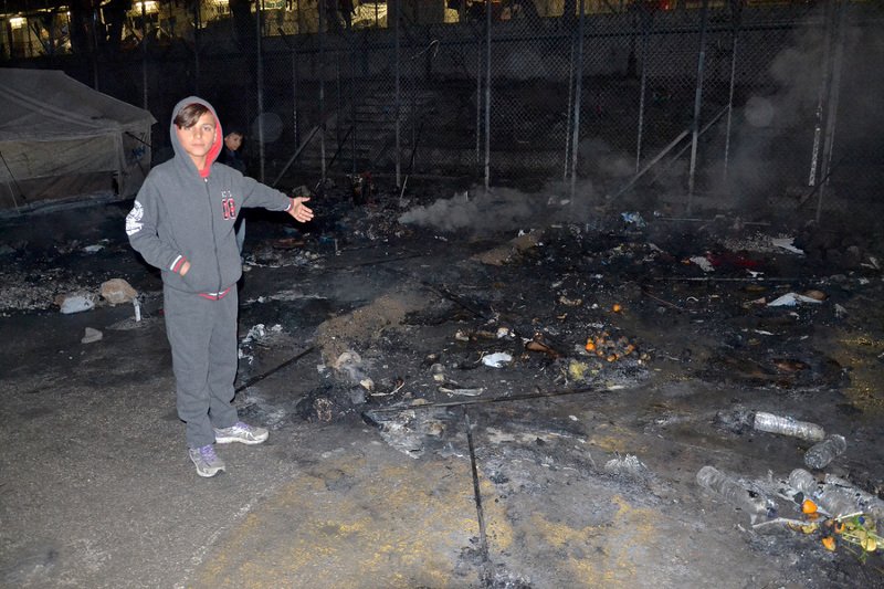 Χάος στη Μόρια: Εκρηξη στο hot spot προσφύγων -Δύο νεκροί  [εικόνες] | iefimerida.gr 1