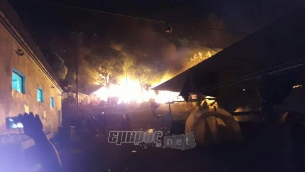 Χάος στη Μόρια: Εκρηξη στο hot spot προσφύγων -Δύο νεκροί  [εικόνες] | iefimerida.gr 8