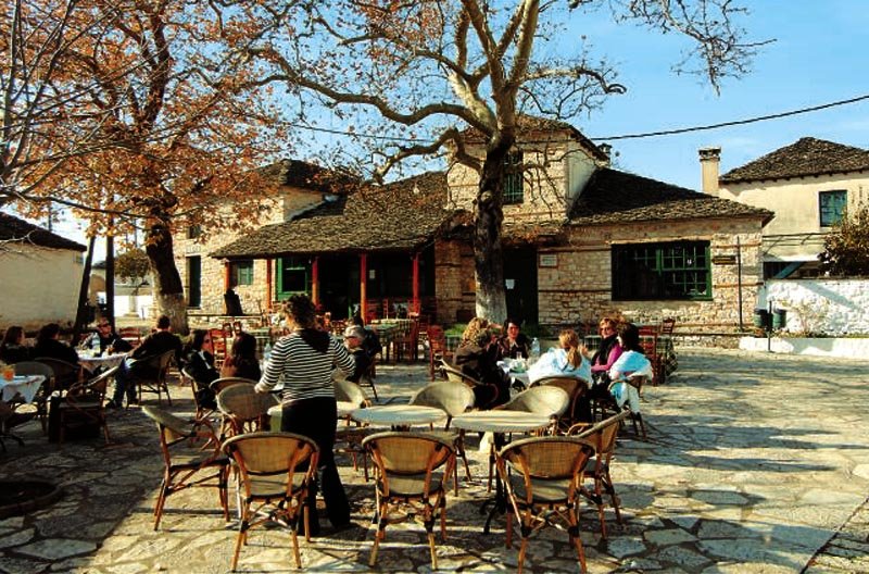 Γνωρίστε το νησί της Κυρα-Φροσύνης -Το μόνο νησί λίμνης που κατοικείται, στην Ευρώπη [εικόνες] | iefimerida.gr 12