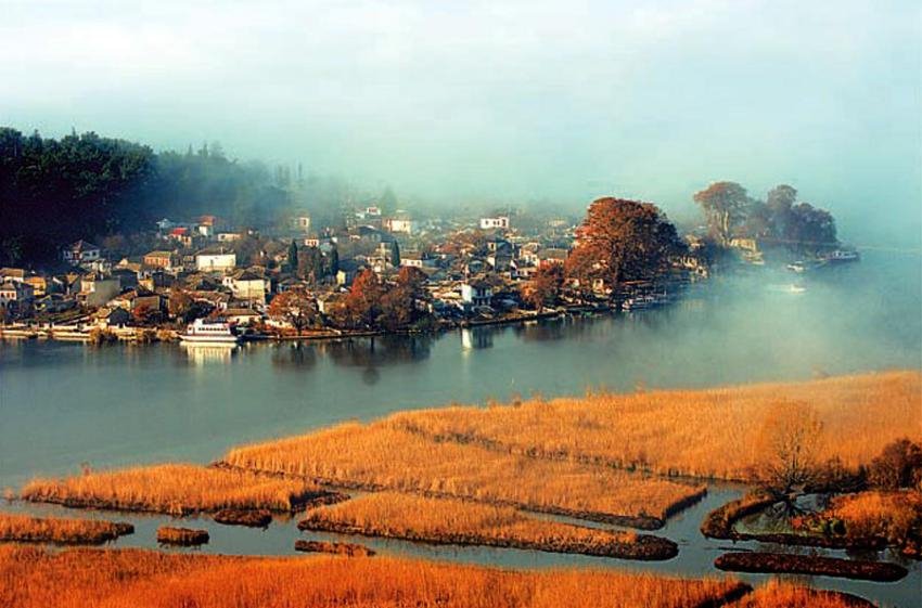 Γνωρίστε το νησί της Κυρα-Φροσύνης -Το μόνο νησί λίμνης που κατοικείται, στην Ευρώπη [εικόνες] | iefimerida.gr 3