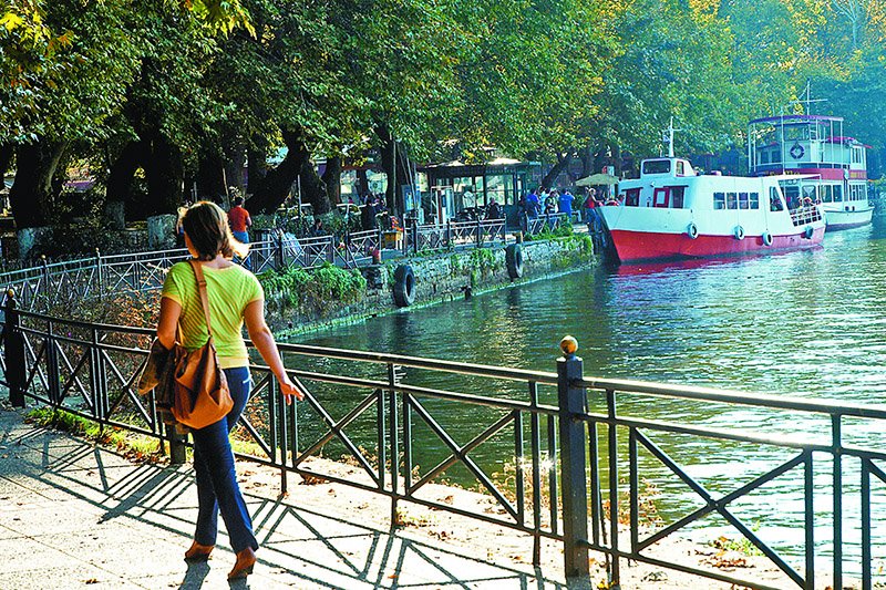 Γνωρίστε το νησί της Κυρα-Φροσύνης -Το μόνο νησί λίμνης που κατοικείται, στην Ευρώπη [εικόνες] | iefimerida.gr 4