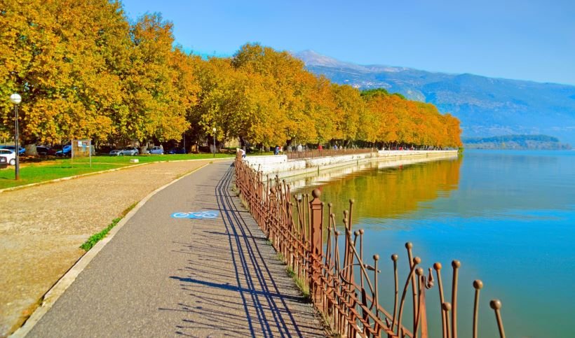 Γνωρίστε το νησί της Κυρα-Φροσύνης -Το μόνο νησί λίμνης που κατοικείται, στην Ευρώπη [εικόνες] | iefimerida.gr 6