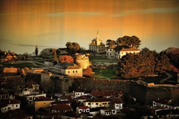 Γνωρίστε το νησί της Κυρα-Φροσύνης -Το μόνο νησί λίμνης που κατοικείται, στην Ευρώπη [εικόνες] | iefimerida.gr 7