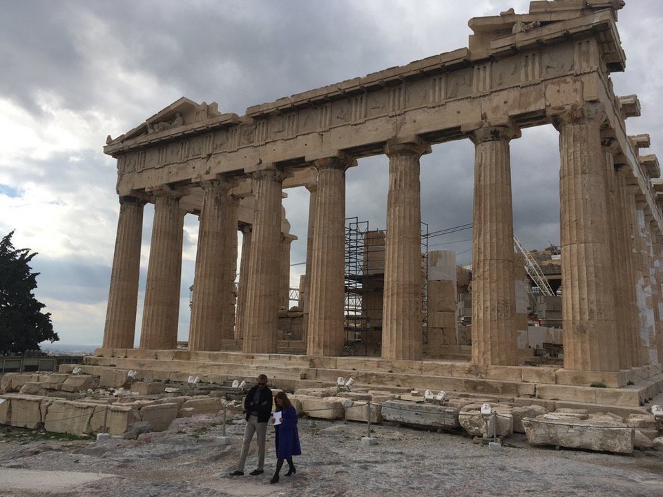 Καρέ καρέ η ξενάγηση του Μπαράκ Ομπάμα στην Ακρόπολη [εικόνες] | iefimerida.gr 4