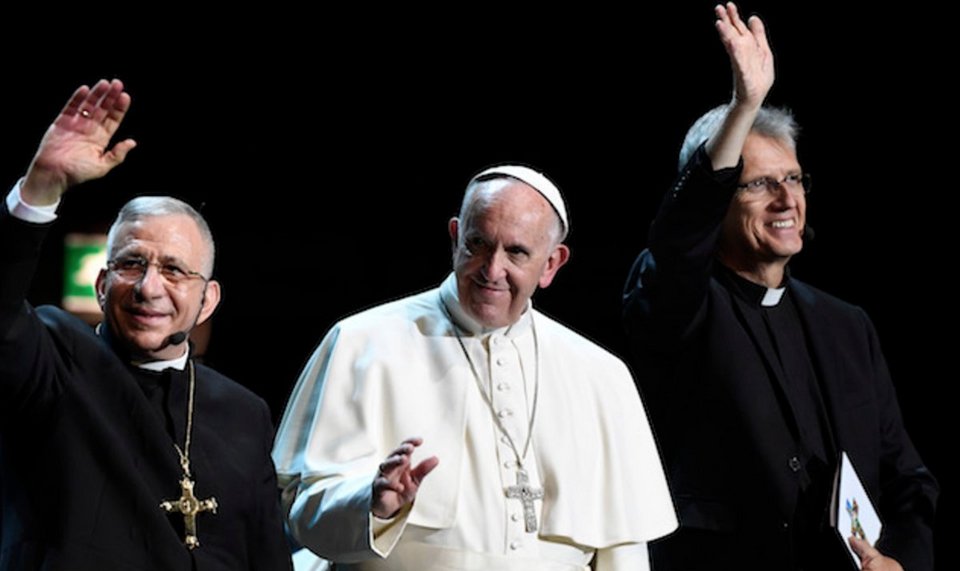 Καθολικοί και Προτεστάντες -Ηρθαν πιο κοντά, αλλά παραμένουν εχθροί [εικόνες] | iefimerida.gr 0