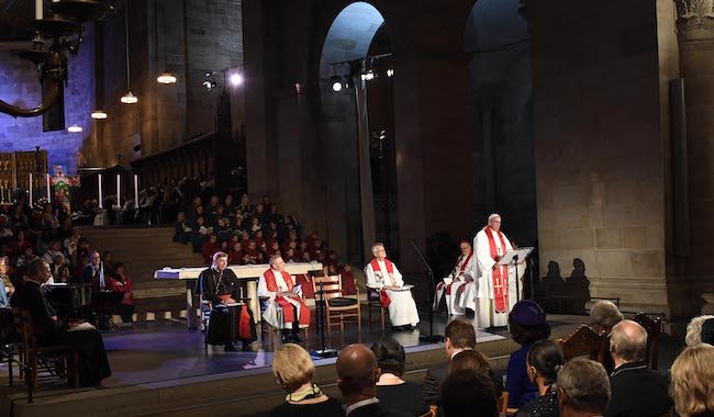 Καθολικοί και Προτεστάντες -Ηρθαν πιο κοντά, αλλά παραμένουν εχθροί [εικόνες] | iefimerida.gr 1