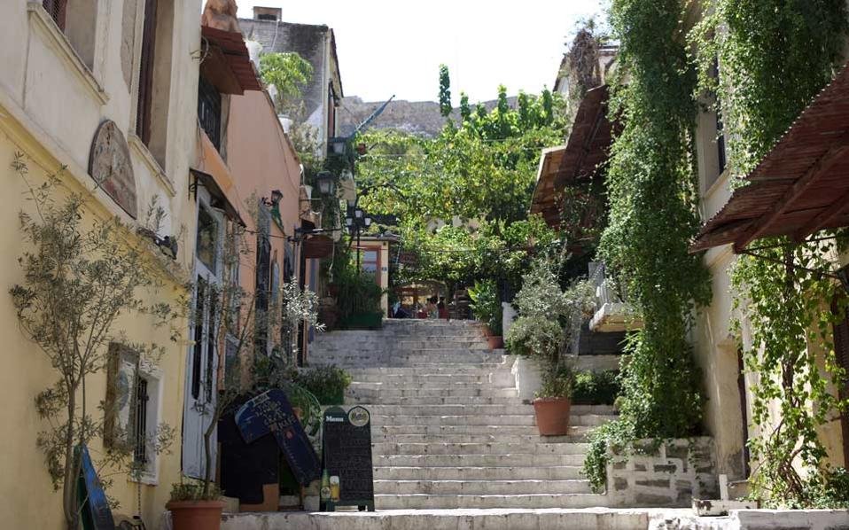 Λογοτεχνικός περίπατος στην Πλάκα -Ξενάγηση στα σπίτια των Σεφέρη, Παλαμά, Δροσίνη [εικόνες] | iefimerida.gr 1