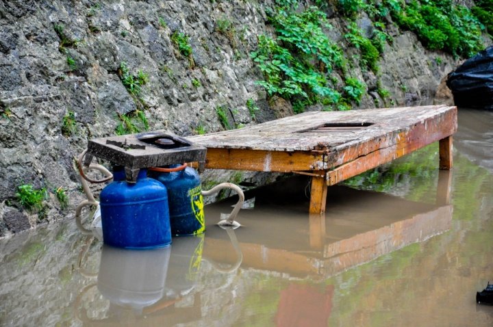 Χίος: Λίμνες λάσπης από τη βροχή στον καταυλισμό στη Σούδα [εικόνες] | iefimerida.gr 0