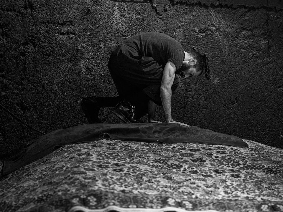 Ο Αρης Σερβετάλης είναι ο Ριχάρδος Β' -Sold out μέχρι τα μέσα Δεκέμβρη [εικόνες & βίντεο] | iefimerida.gr 1