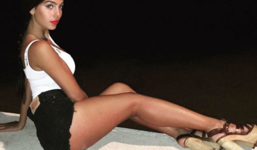 Ο Ρονάλντο κυκλοφορεί με περούκα και γυαλιά – Εχοντας αγκαλιά το νέο του αμόρε [εικόνες] | iefimerida.gr 3