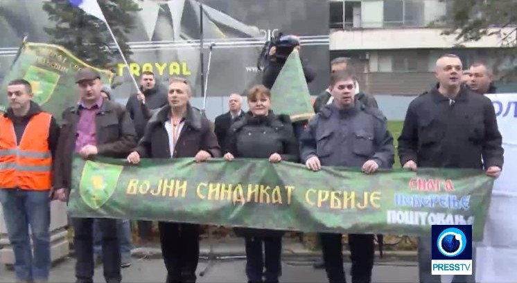 Σέρβοι στρατιώτες διαμαρτύρονται για τις συνθήκες εργασίας -Μεγαλειώδης διαδήλωση [εικόνες] | iefimerida.gr 0