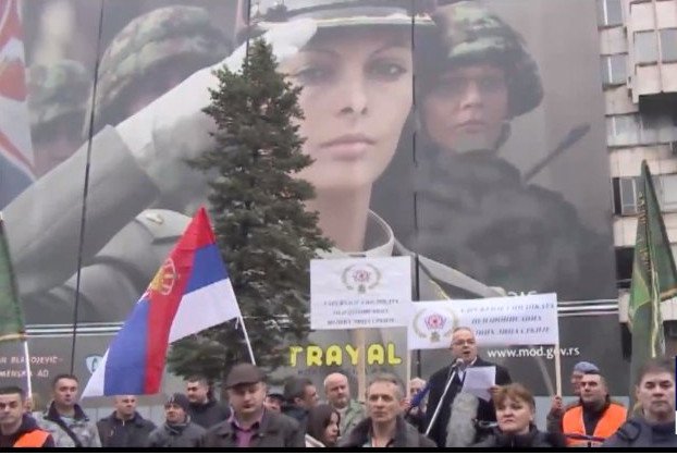 Σέρβοι στρατιώτες διαμαρτύρονται για τις συνθήκες εργασίας -Μεγαλειώδης διαδήλωση [εικόνες] | iefimerida.gr 2