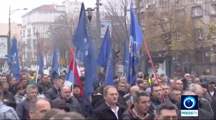 Σέρβοι στρατιώτες διαμαρτύρονται για τις συνθήκες εργασίας -Μεγαλειώδης διαδήλωση [εικόνες] | iefimerida.gr 1