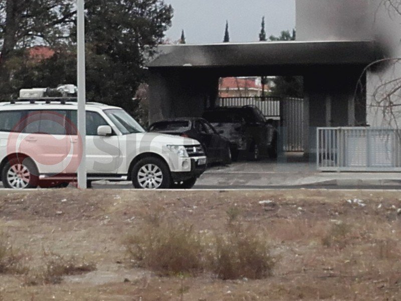 Kύπρος: Εβαλαν φωτιά στα αυτοκίνητα της προέδρου της Ελληνικής Τράπεζας [εικόνες] | iefimerida.gr 1