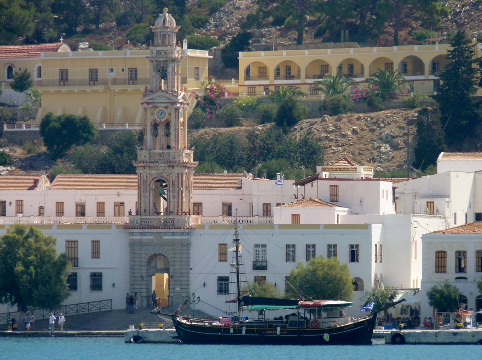 Κοσμοσυρροή πιστών στη Σύμη για τη Μονή Πανορμίτη -Στο νησί και ο Πάνος Καμμένος | iefimerida.gr 0