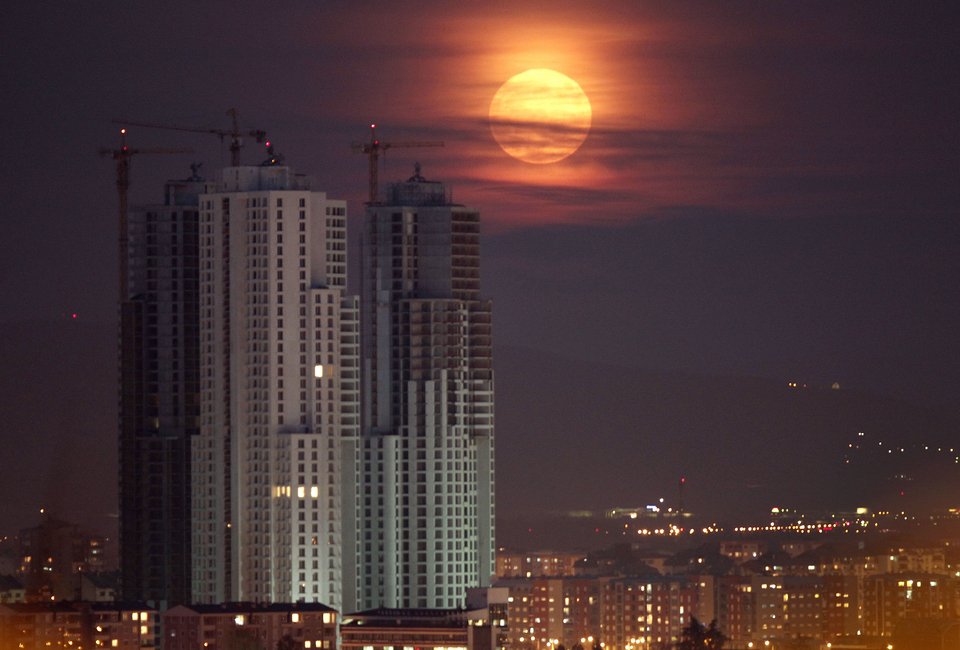 Η πανσέληνος πιο κοντά από ποτέ – Εντυπωσιακά τοπία από την Ελλάδα και όλο τον πλανήτη [εικόνες] | iefimerida.gr 16