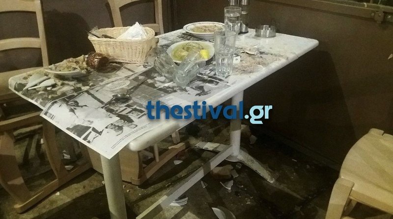 Επιτέθηκαν στον Αρτέμη Σώρρα σε πατσατζίδικο στη Θεσσαλονίκη -Του πέταξαν καρέκλες [εικόνες] | iefimerida.gr 1