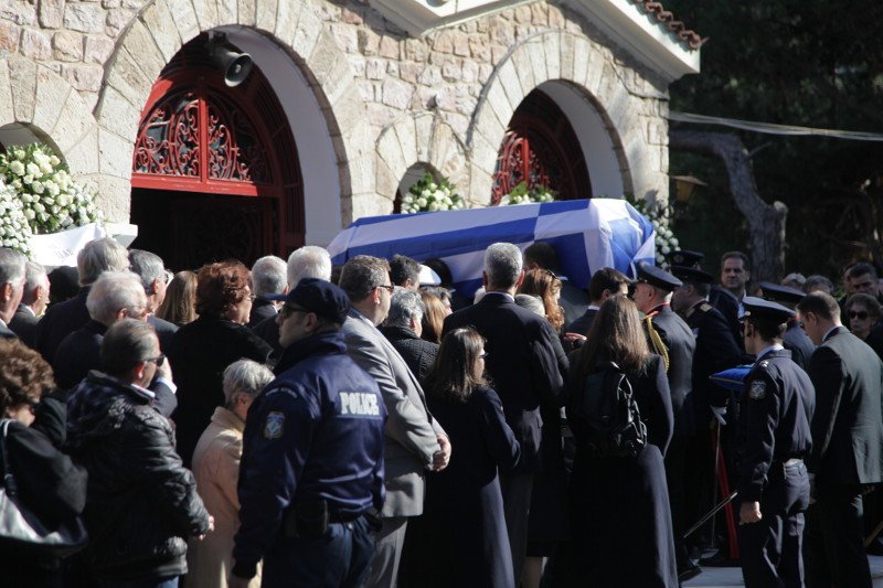 Το τελευταίο αντίο στον Κωστή Στεφανόπουλο -Με τιμές αρχηγού κράτους  [εικόνες & βίντεο] | iefimerida.gr 16