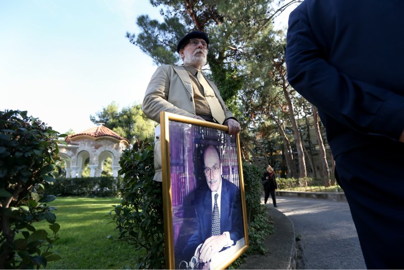 Το τελευταίο αντίο στον Κωστή Στεφανόπουλο -Με τιμές αρχηγού κράτους  [εικόνες & βίντεο] | iefimerida.gr 19