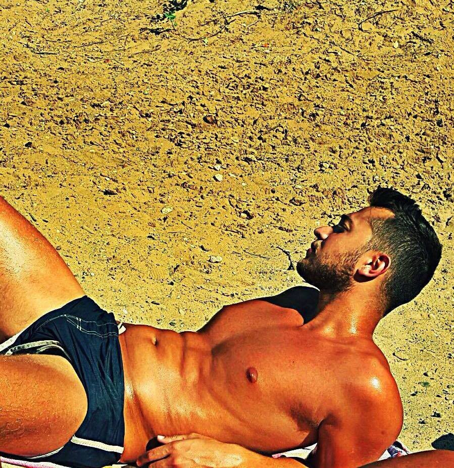 Σύρος πρόσφυγας έγινε πορνοστάρ στη Γερμανία -«Χρησιμοποιώ το σώμα μου για σεξ, όχι για θάνατο» [εικόνες] | iefimerida.gr 0