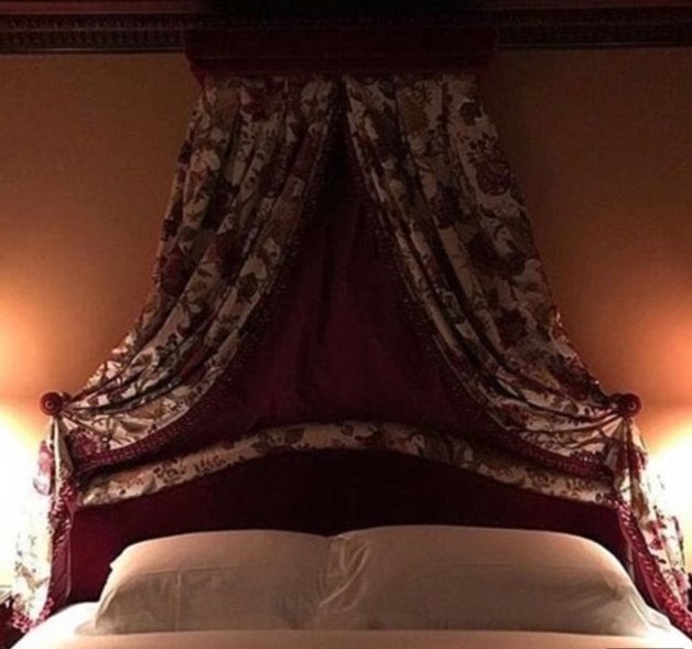 Η ανάποδη «σέξι» φωτογραφία που έγινε viral - Ηταν απλά ένα κρεβάτι [εικόνες] | iefimerida.gr 1