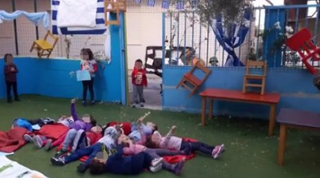 Βρεφονηπιακός σταθμός έντυσε τα παιδιά... τανκς για την επέτειο της εξέγερσης του Πολυτεχνείου [εικόνες]  | iefimerida.gr 1