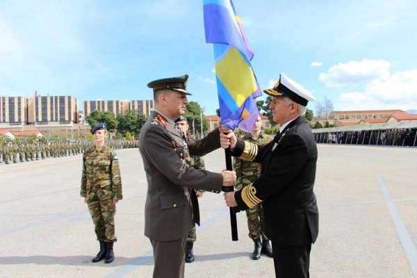Ο άνθρωπος που υπηρέτησε τον Στεφανόπουλο μέχρι το τέλος -Ποιος είναι ο Αντιστράτηγος που κρατούσε τα παράσημα στην κηδεία [εικόνες] | iefimerida.gr 4