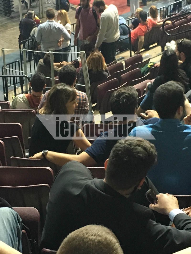 Η... προφητική φωτογραφία: Ο Τσίπρας με την Αχτσιόγλου στο συνέδριο του ΣΥΡΙΖΑ [εικόνα] | iefimerida.gr 0
