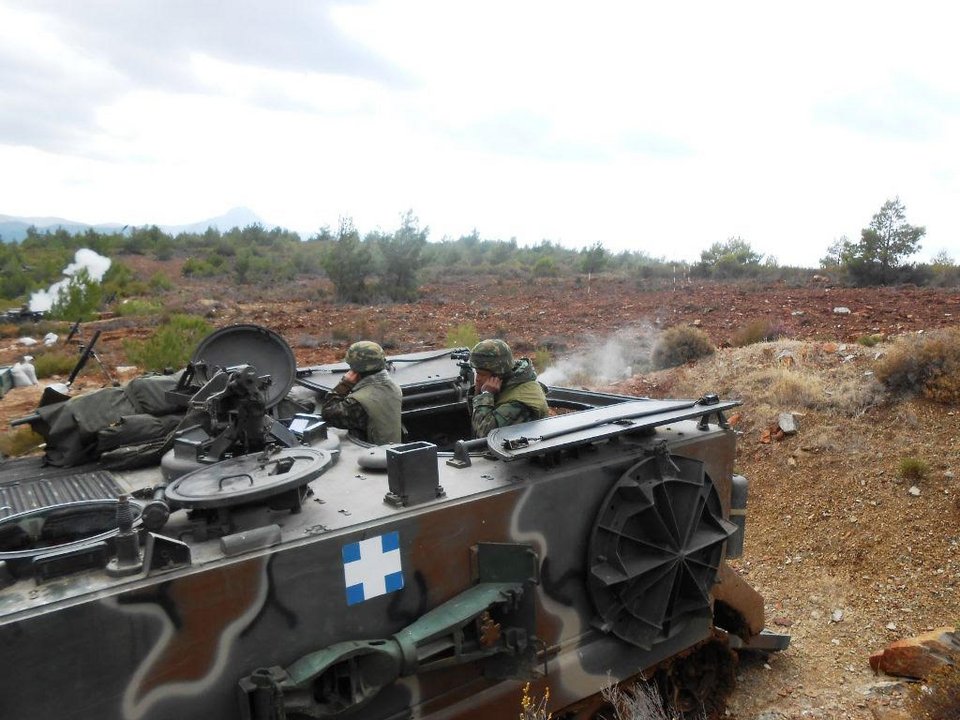 Ασκηση με βολές βαρέων όπλων και εκτοξευτών πυραύλων στη Λέσβο -Εντυπωσιακές εικόνες  [εικόνες] | iefimerida.gr 1