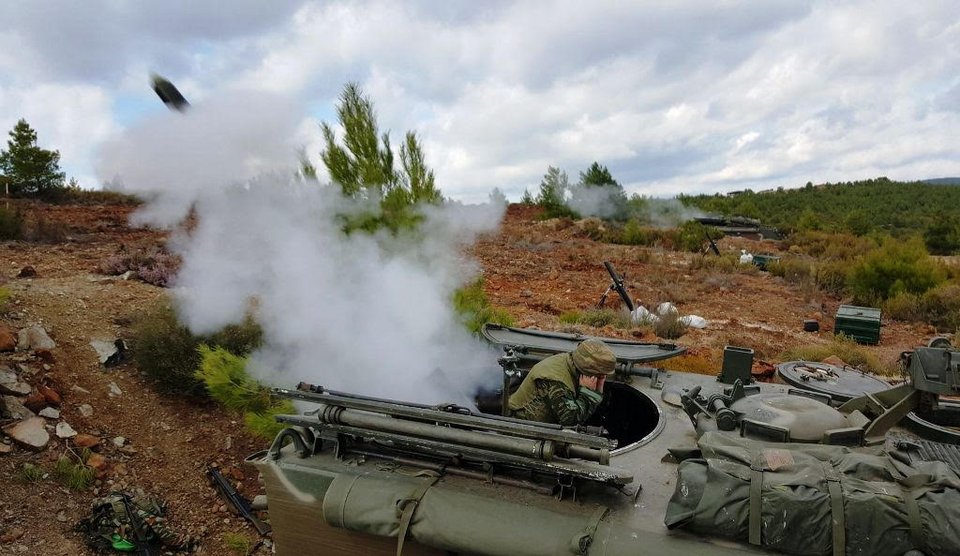 Ασκηση με βολές βαρέων όπλων και εκτοξευτών πυραύλων στη Λέσβο -Εντυπωσιακές εικόνες  [εικόνες] | iefimerida.gr 0