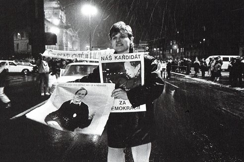 27 χρόνια από τη Βελούδινη Επανάσταση της Τσεχοσλοβακίας [εικόνες] | iefimerida.gr 3