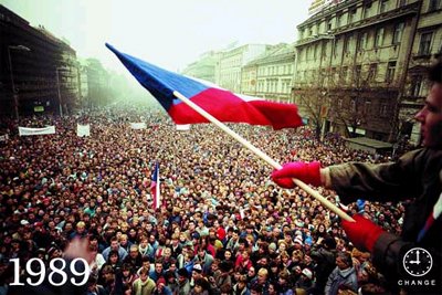 27 χρόνια από τη Βελούδινη Επανάσταση της Τσεχοσλοβακίας [εικόνες] | iefimerida.gr 1