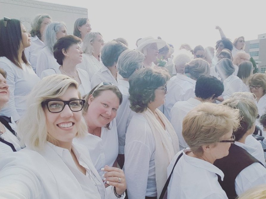 Στα λευκά όσες υποστηρίζουν Χίλαρι -Σαν τις Σουφραζέτες του 1900 [εικόνες] | iefimerida.gr 2