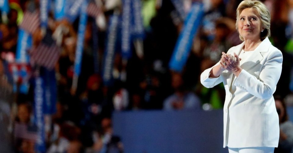 Στα λευκά όσες υποστηρίζουν Χίλαρι -Σαν τις Σουφραζέτες του 1900 [εικόνες] | iefimerida.gr 1