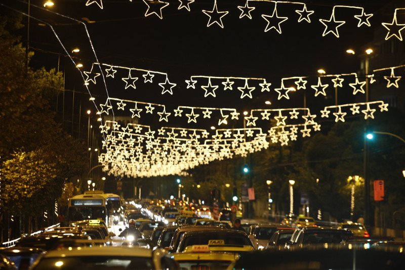 Η Αθήνα στολίστηκε ήδη Χριστουγεννιάτικα! [εικόνες] | iefimerida.gr 8