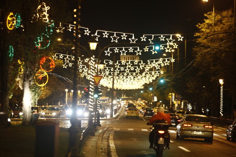 Η Αθήνα στολίστηκε ήδη Χριστουγεννιάτικα! [εικόνες] | iefimerida.gr 10