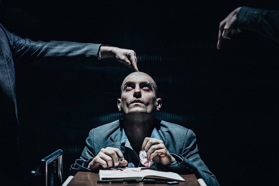 «1984»: Το θεατρικό talk of the town -Για γερά νεύρα και ενήλικο κοινό [εικόνες & βίντεο]  | iefimerida.gr 5