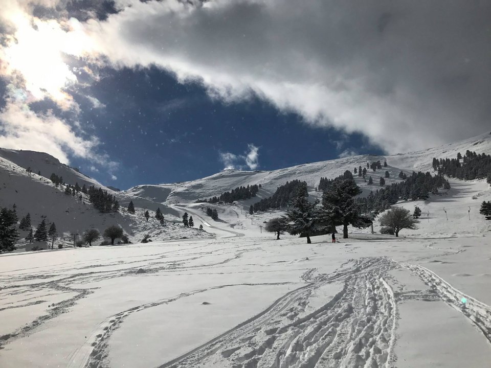 Εντυπωσιακό: «Aσπρισε» ο Χελμός στα Καλάβρυτα [εικόνες] | iefimerida.gr 2