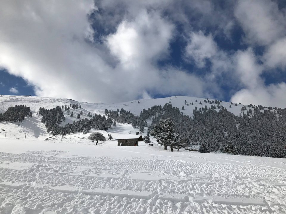 Εντυπωσιακό: «Aσπρισε» ο Χελμός στα Καλάβρυτα [εικόνες] | iefimerida.gr 4