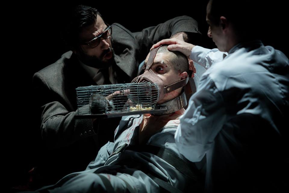 «1984»: Το θεατρικό talk of the town -Για γερά νεύρα και ενήλικο κοινό [εικόνες & βίντεο]  | iefimerida.gr 3