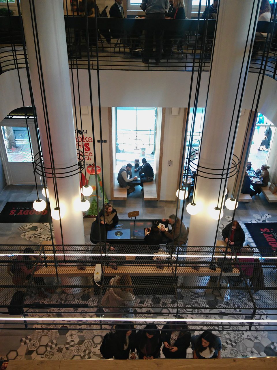 Τα Goody's Burger House πήγαν Σύνταγμα -Τα αγαπημένα μπέργκερ σε έναν χώρο γεμάτο εκπλήξεις [εικόνες & βίντεο] | iefimerida.gr 8