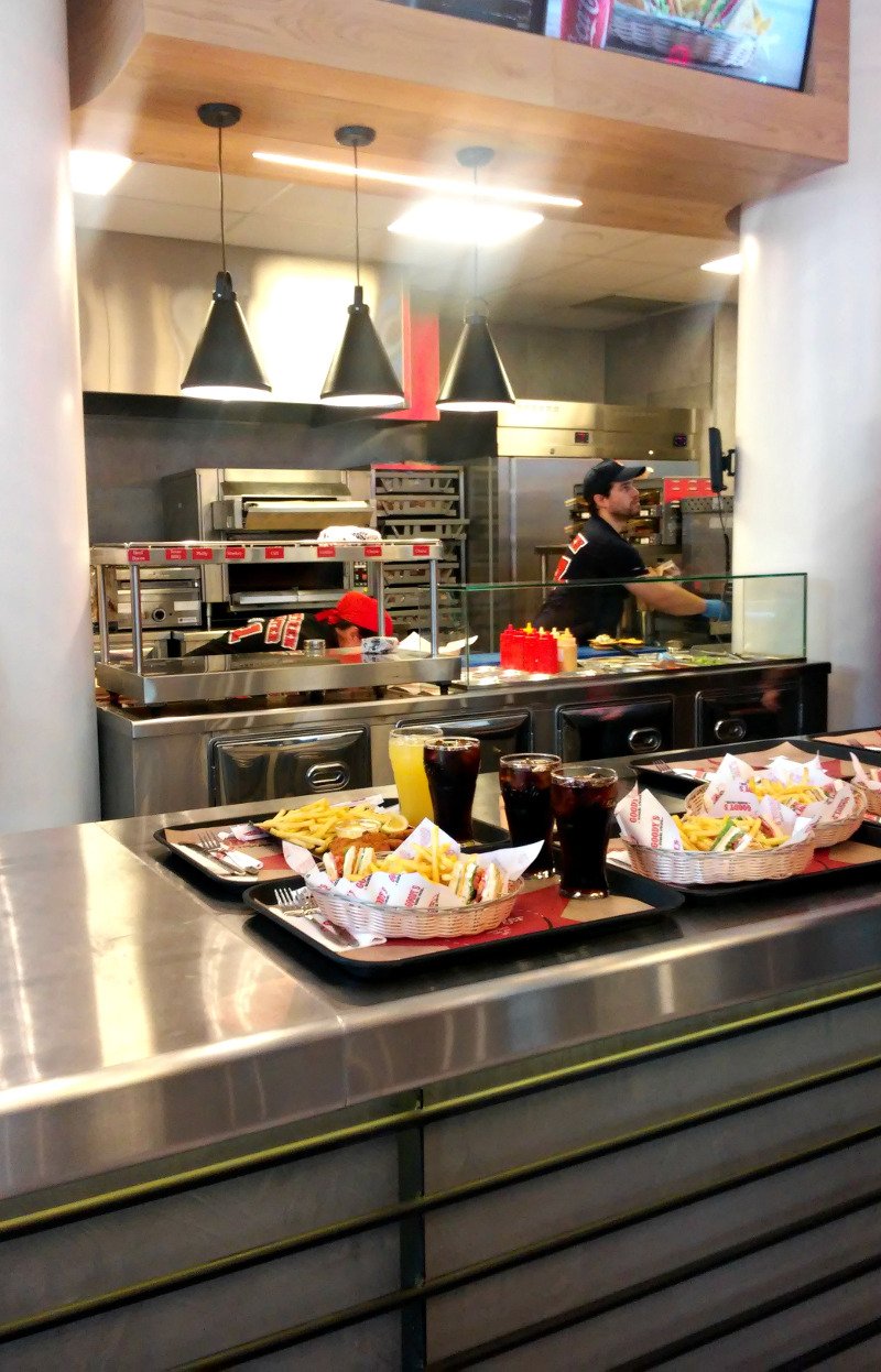 Τα Goody's Burger House πήγαν Σύνταγμα -Τα αγαπημένα μπέργκερ σε έναν χώρο γεμάτο εκπλήξεις [εικόνες & βίντεο] | iefimerida.gr 3