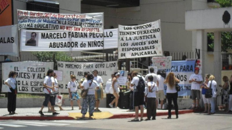 Αργεντινή: Σκότωσαν παιδεραστή μουσικό με την τρομπέτα του μέσα σε καθεδρικό ναό [εικόνες]  | iefimerida.gr 2