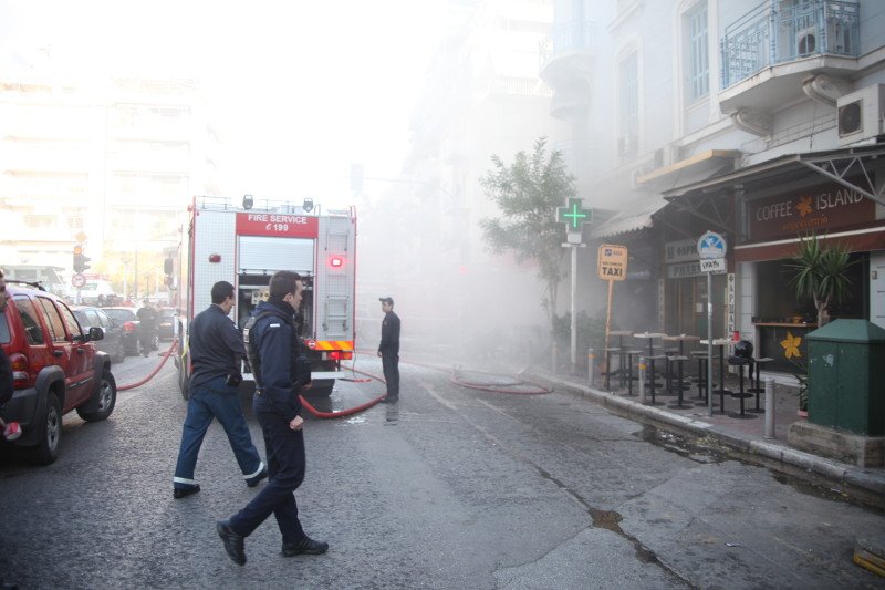 Μία νεκρή και πέντε τραυματίες -Εκρηξη στα Everest στην πλατεία Βικτωρίας [εικόνες & βίντεο] | iefimerida.gr 3