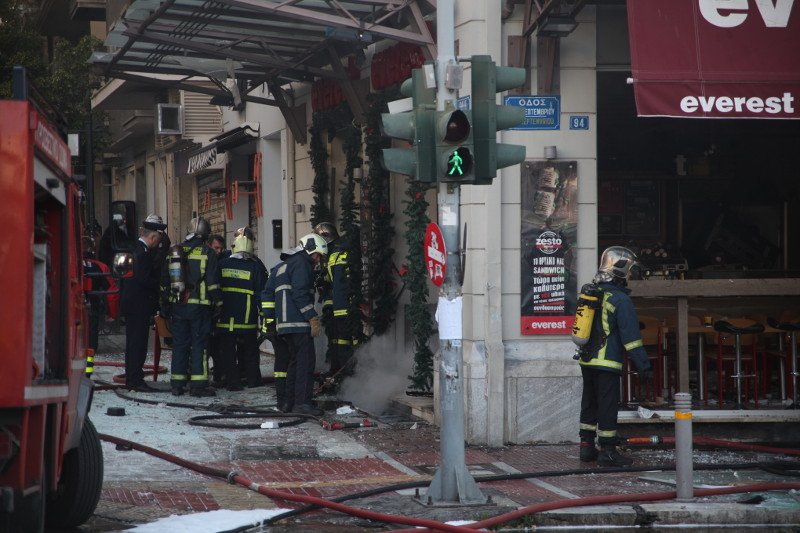 Μία νεκρή και πέντε τραυματίες -Εκρηξη στα Everest στην πλατεία Βικτωρίας [εικόνες & βίντεο] | iefimerida.gr 7