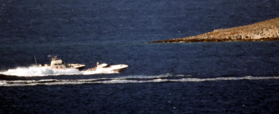 Ενταση στα Ιμια – Ελληνική και τουρκική ακτοφυλακή σε απόσταση αναπνοής [εικόνες] | iefimerida.gr 0