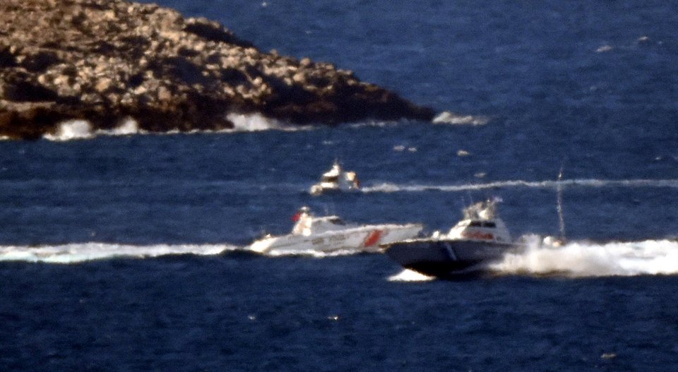 Ενταση στα Ιμια – Ελληνική και τουρκική ακτοφυλακή σε απόσταση αναπνοής [εικόνες] | iefimerida.gr 1